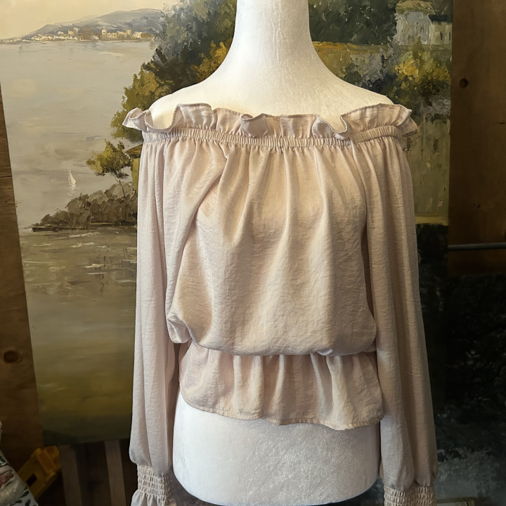 Blouse shoulders