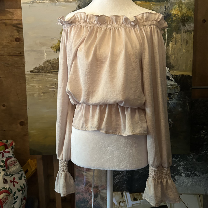 Blouse shoulders