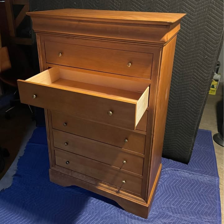 Beautiful solid 7-drawer Dresser